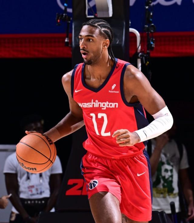 榜眼中锋萨尔15投0分 对比之下布朗尼很高效！