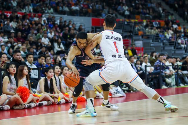 开云体育-【观察】首秀自评中规中矩 迎回周琦广东步入正轨？