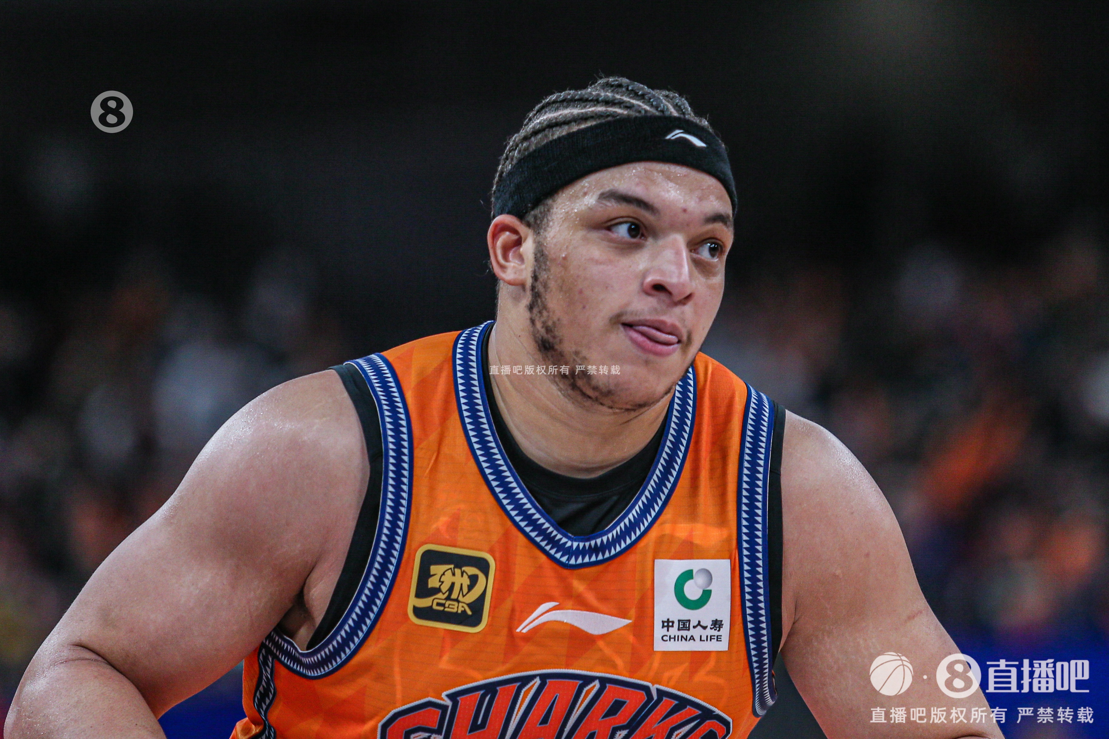 开云在线-无所不能！洛夫顿19中12砍下31分7板11助 正负值+21最高