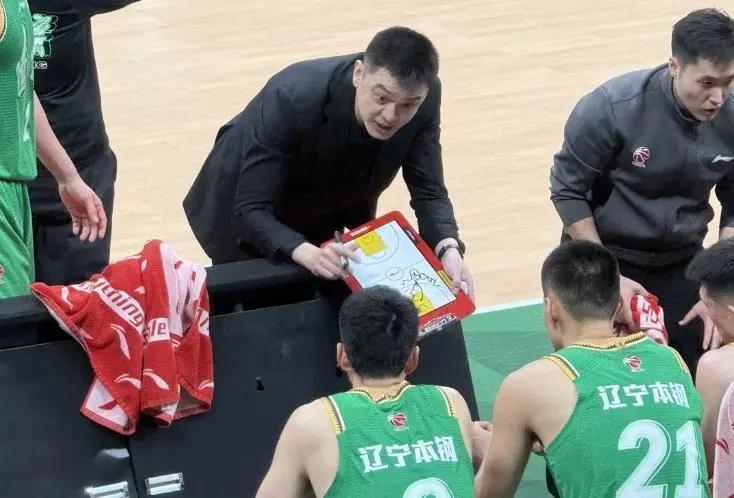 开云体育-CBA最帅的教练也下课了！辽宁男篮宣布杨鸣因个人身体原因辞职