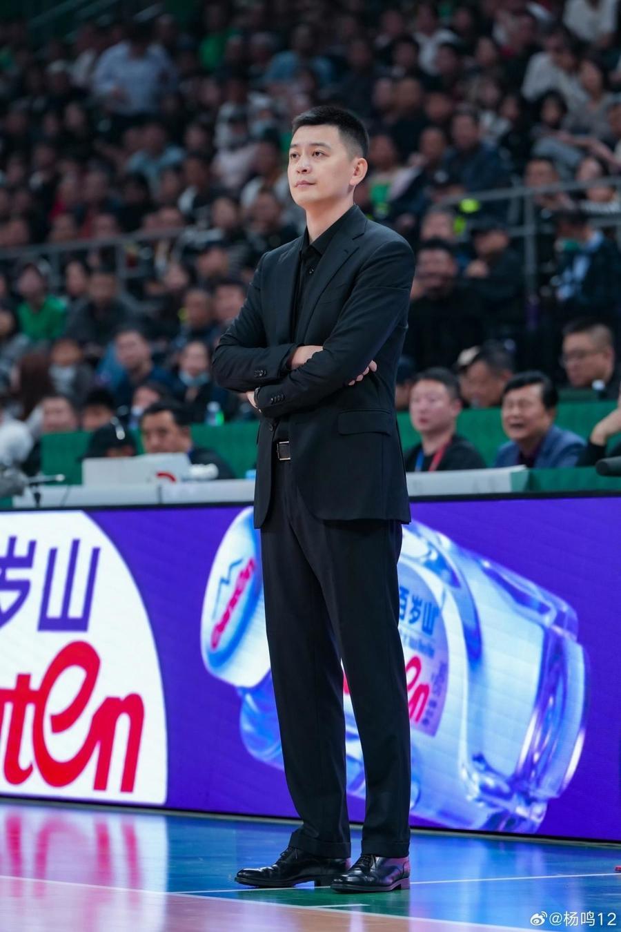 开云体育-CBA最帅的教练也下课了！辽宁男篮宣布杨鸣因个人身体原因辞职