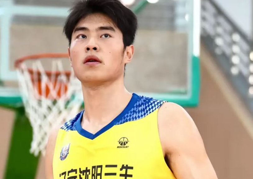 kaiyun sports-连西丁都打不好!辽篮斗殴2小将逐渐边缘化 杨鸣离职队内队外都难